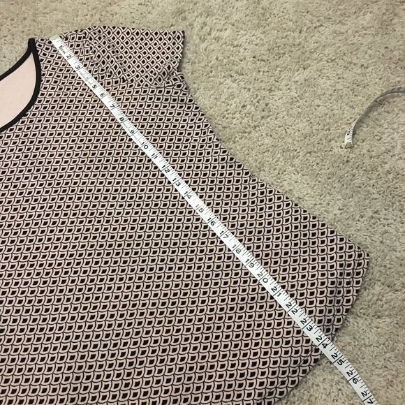 Soft Pink Mermaidcore Scale Print Tee - Picture 15 of 16